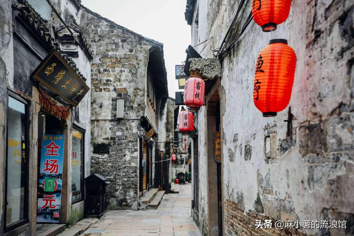 路遇垃圾箱着火 大三学生施救